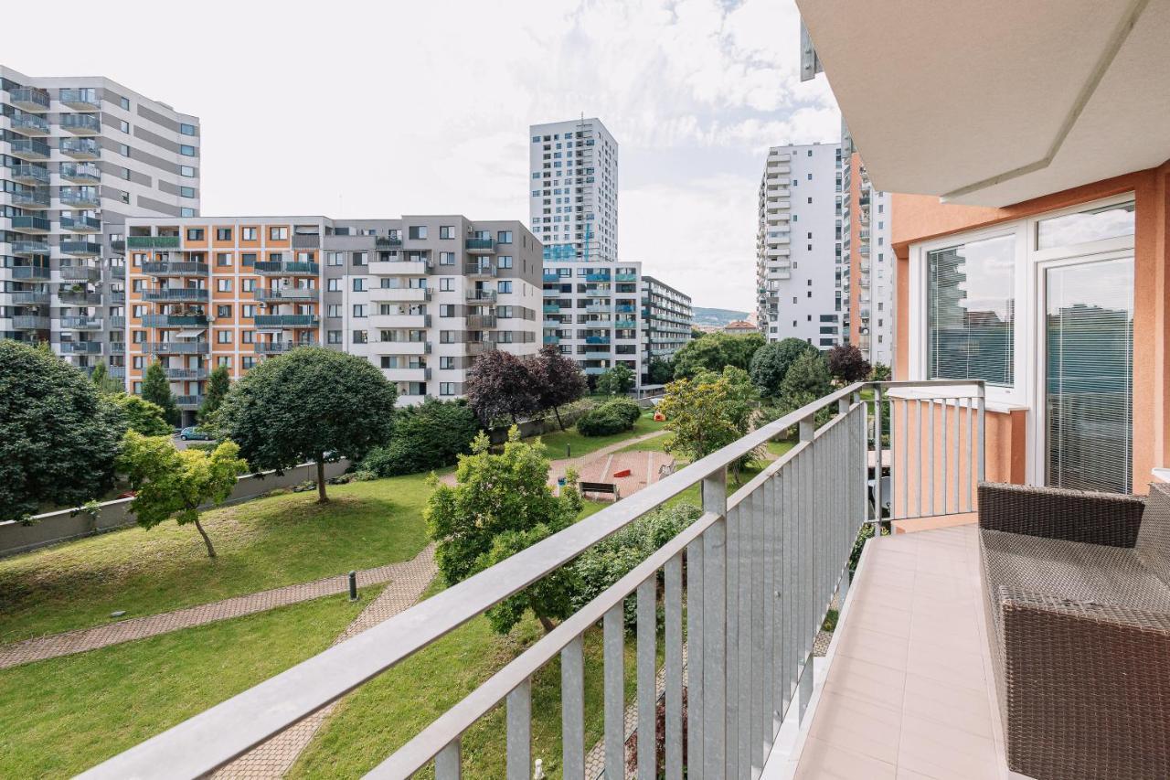 Apartment Family Bratislava Parking Slot Included! Экстерьер фото